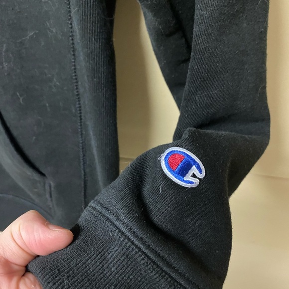 2/$30⚡️- SWEATER | Boys Kids Champion hoodie size XL - Picture 3 of 4